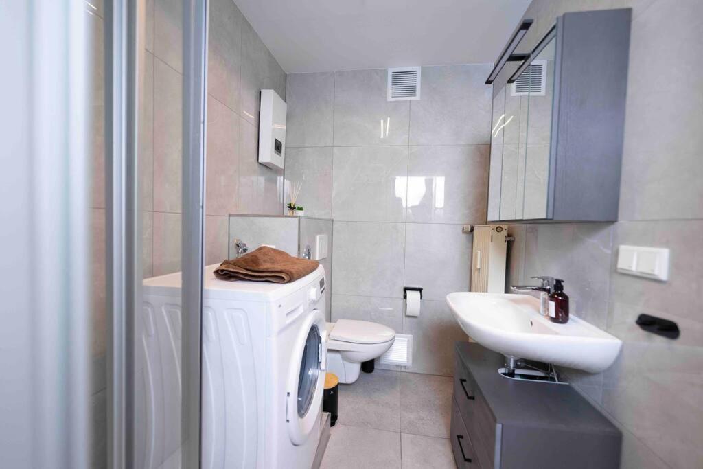 Comfy Apartment Heart Of MHG Esterno foto